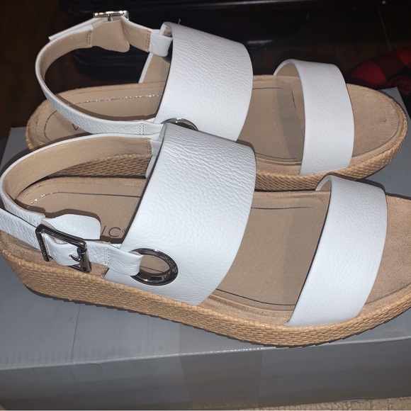 Vionic Wedges 9 - Picture 2 of 3